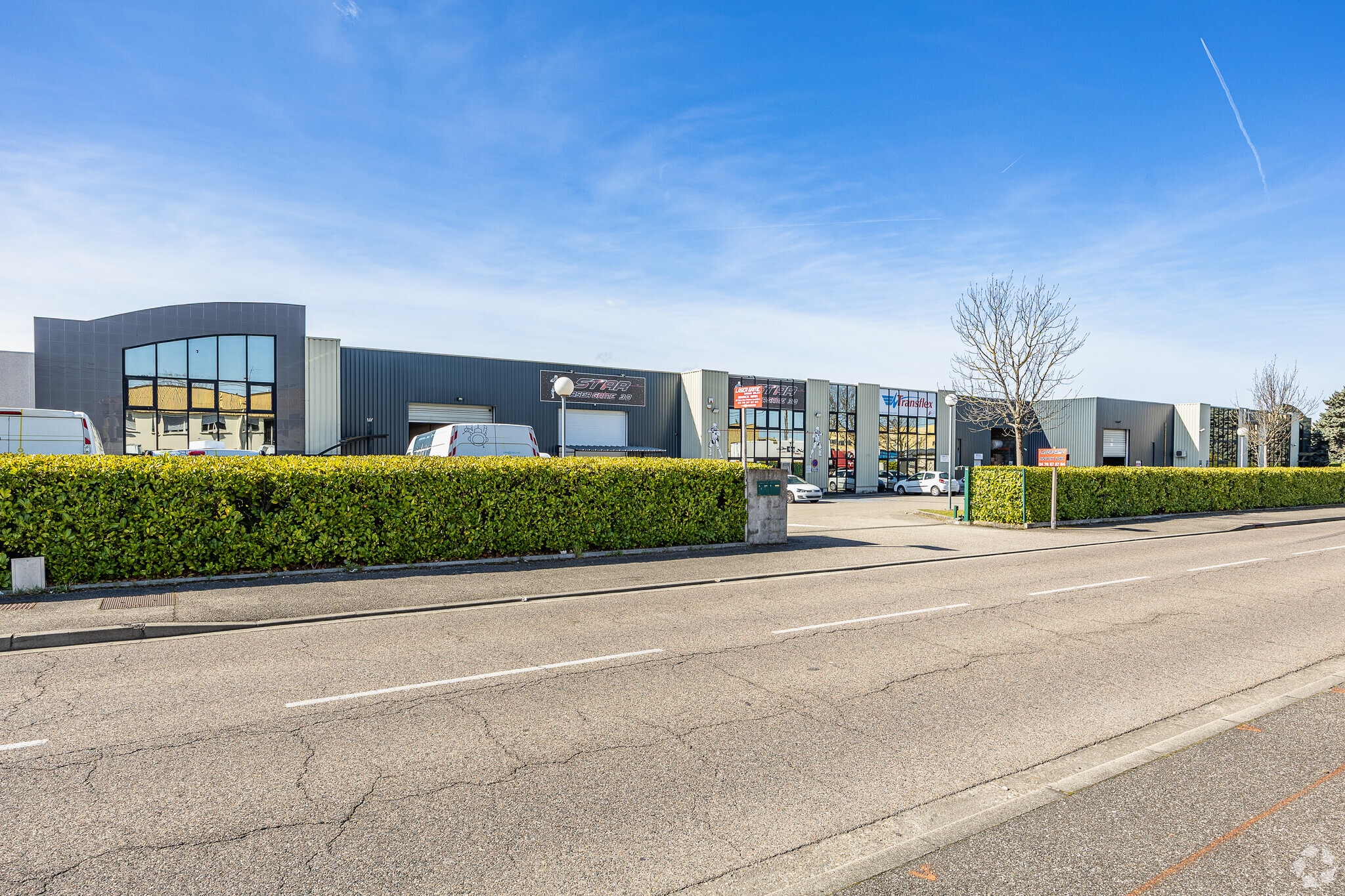 Local d’activités dans Genas à louer Photo de l’immeuble– Image 1 sur 6