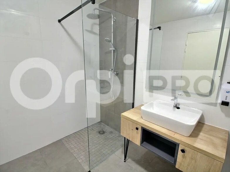 Local d'activités dans Isles-lès-Villenoy à vendre - Photo intérieure – Image 2 sur 12