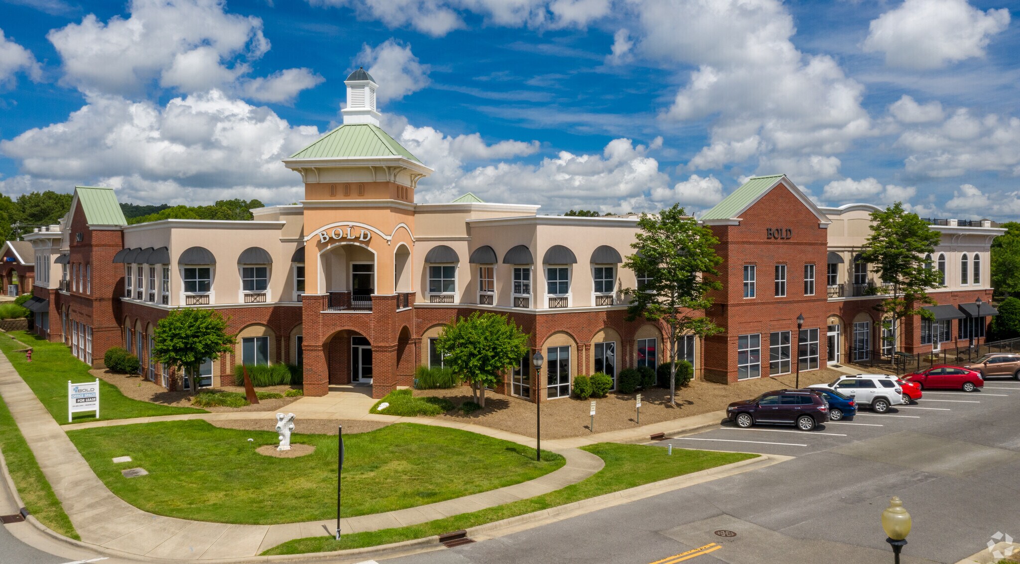 50101 Governors Dr, Chapel Hill, NC à louer Photo principale– Image 1 sur 48