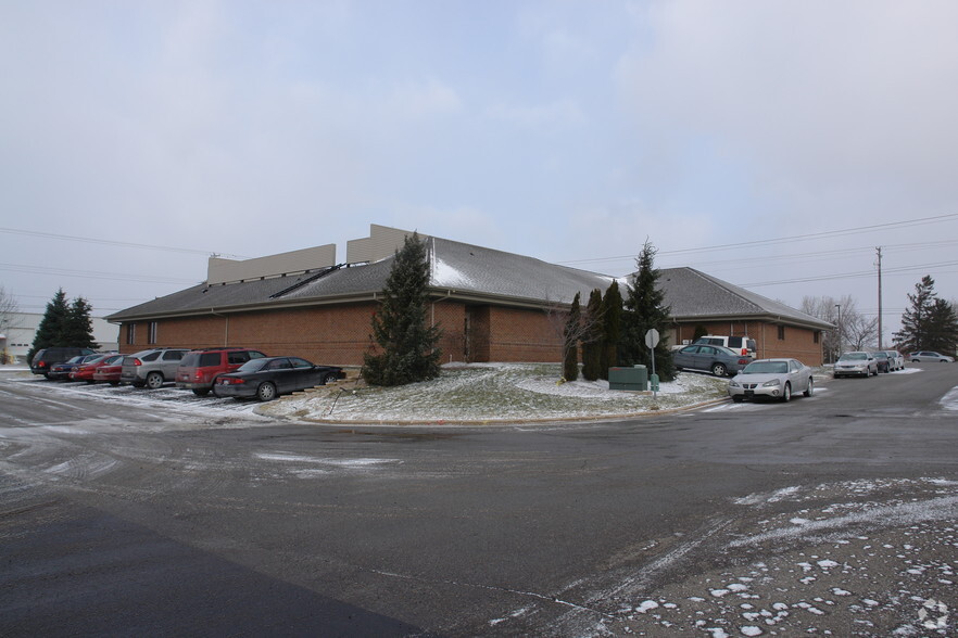 3390 E Jolly Rd, Lansing, MI à louer - Photo de l’immeuble – Image 3 sur 3