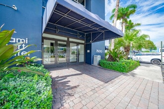 7500 NW 25th St, Miami, FL à louer Photo intérieure– Image 2 sur 28