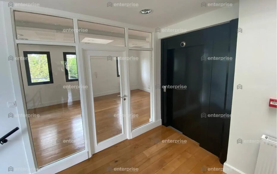 Bureau dans Chantilly à louer - Photo de l’immeuble – Image 3 sur 7