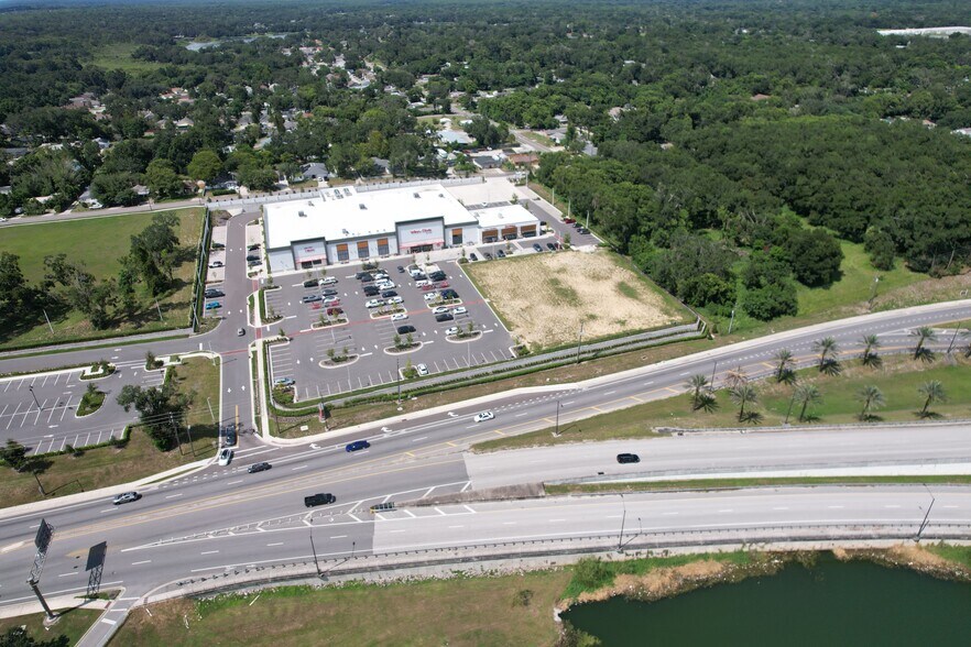 611 E Main, Apopka, FL à louer - Photo de l’immeuble – Image 3 sur 5