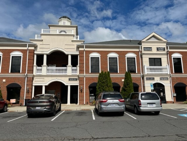 11535 Carmel Commons Blvd, Charlotte, NC à louer Photo de l’immeuble– Image 1 sur 10