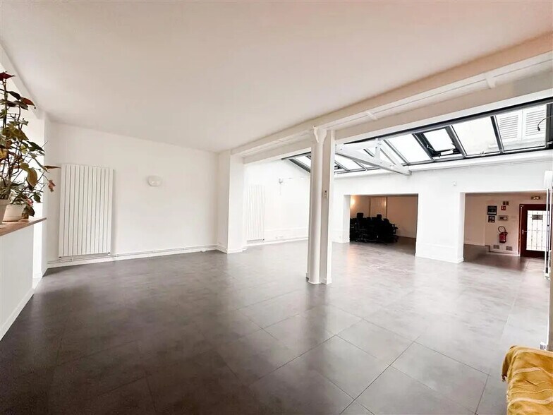 Bureau dans Paris à louer - Photo de l’immeuble – Image 2 sur 7