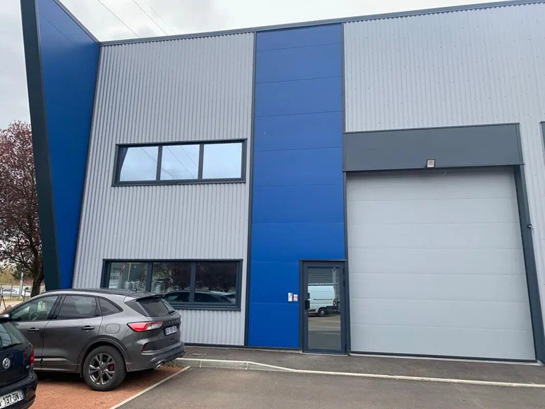 Local d'activités dans Le Coteau à vendre Photo de l’immeuble– Image 1 sur 18