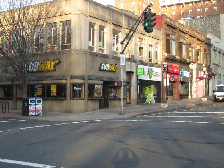 926 Chapel St, New Haven, CT à louer - Photo de l’immeuble – Image 2 sur 4