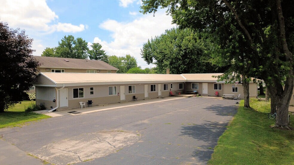 511 Vine St, Wisconsin Dells, WI à vendre - Photo de l’immeuble – Image 1 sur 29