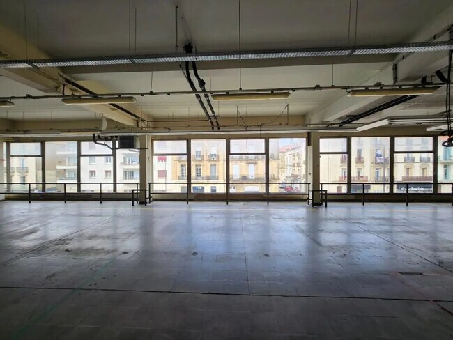 Plus de détails pour Local commercial à louer