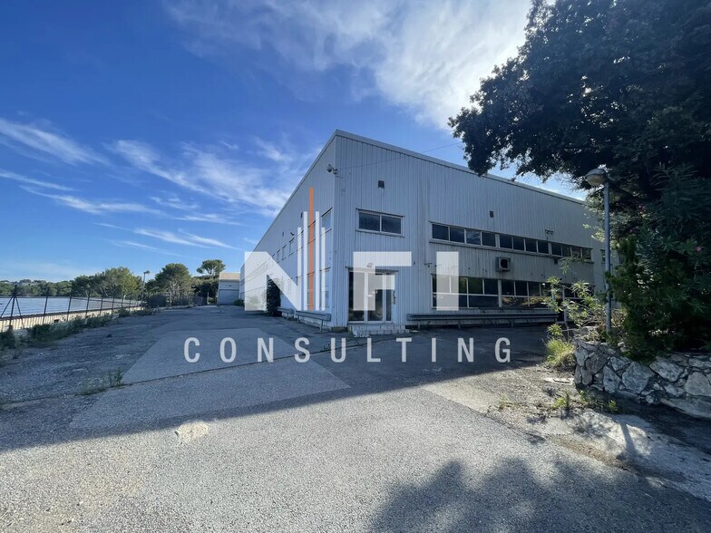 Industriel/Logistique dans Antibes à louer - Photo de l’immeuble – Image 2 sur 4