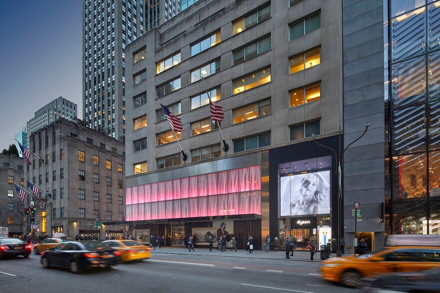 640 Fifth Ave, New York, NY à louer - Photo de l’immeuble – Image 2 sur 7