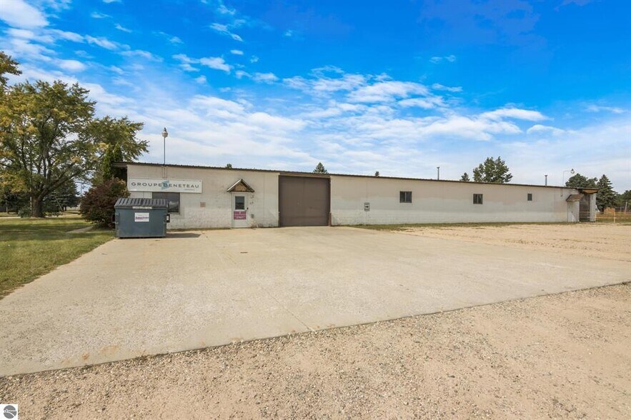 926 Frisbie St, Cadillac, MI à vendre - Photo de l’immeuble – Image 2 sur 12