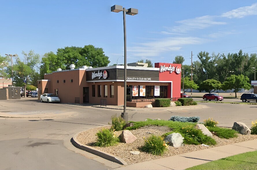 900 E Bismarck Expy, Bismarck, ND à louer - Photo de l’immeuble – Image 2 sur 4