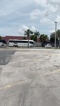 2051 Griffin Rd, Fort Lauderdale, FL à louer - Vidéo sur l’annonce professionnelle 