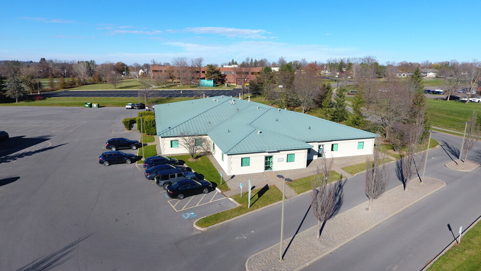 6 Rhoads Dr, Utica, NY à louer - Photo de l’immeuble – Image 3 sur 3