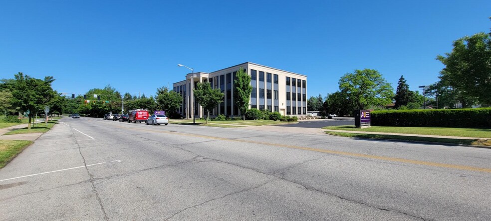 1030 E Jefferson Blvd, South Bend, IN à vendre - Photo de l’immeuble – Image 3 sur 50