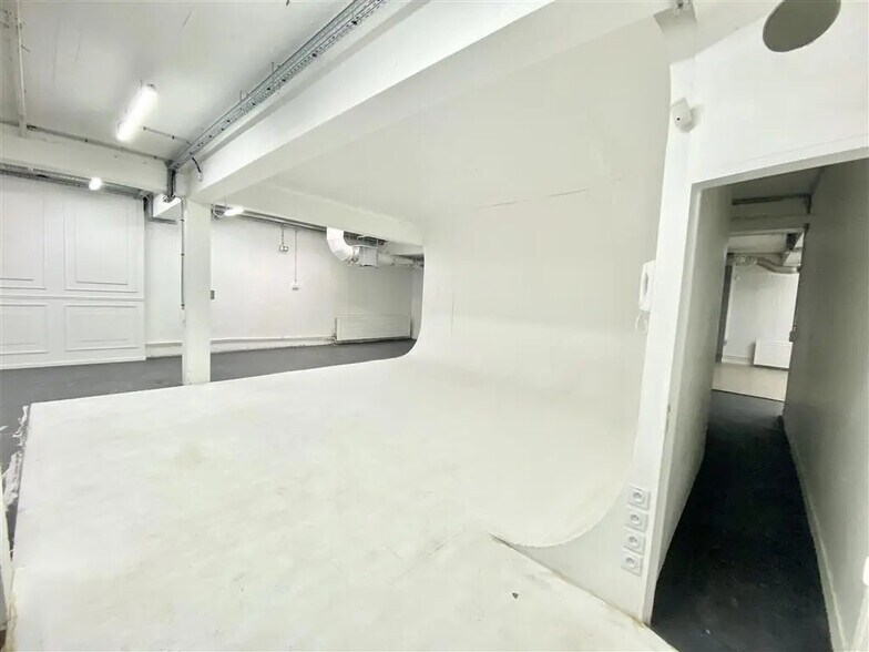 Bureau dans Levallois-Perret à louer - Photo de l’immeuble – Image 3 sur 9