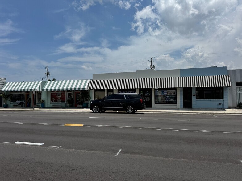 730-732 Belvedere Rd, West Palm Beach, FL à louer - Photo de l’immeuble – Image 2 sur 4