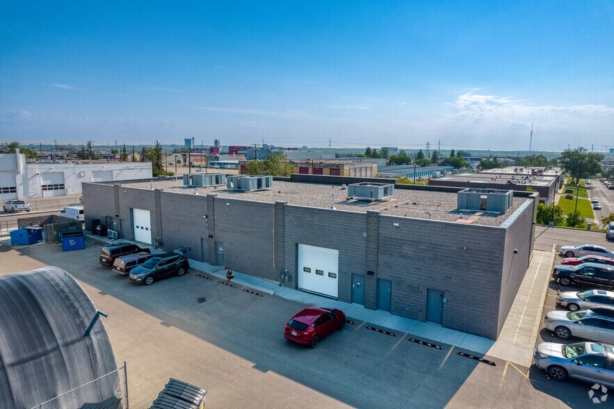 4405 9th St SE, Calgary, AB à vendre - Photo de l’immeuble – Image 3 sur 9