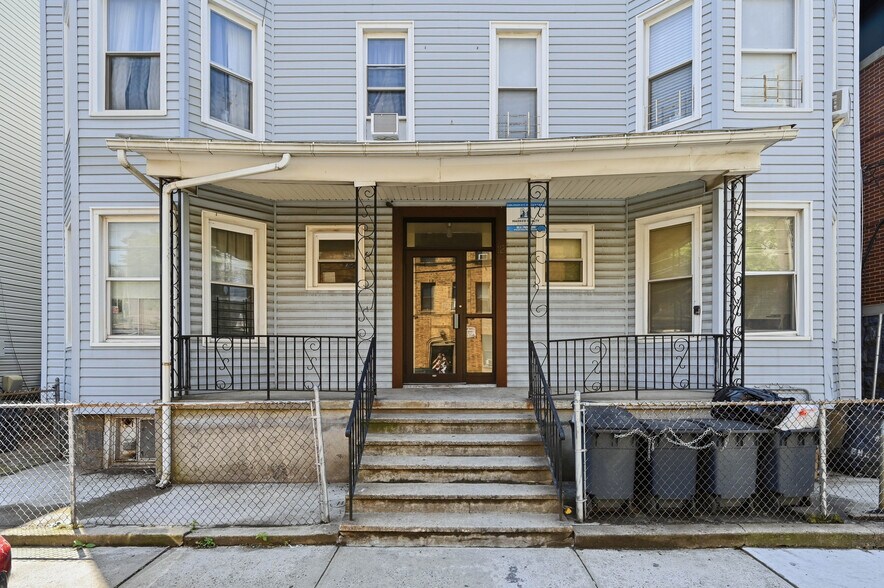 12 Radford St, Yonkers, NY à vendre - Photo de l’immeuble – Image 2 sur 47