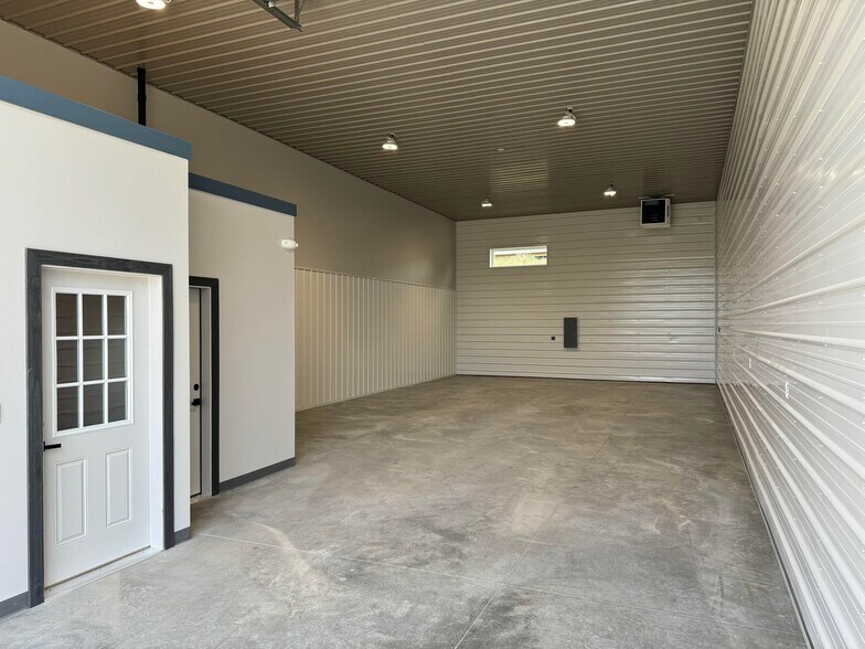 4687 W Seltice Way, Coeur d'Alene, ID à louer - Photo de l’immeuble – Image 3 sur 8