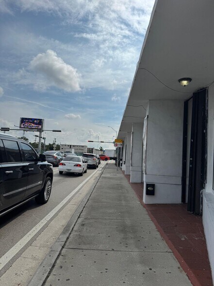 6708-6716 W Flagler St, Miami, FL à louer - Photo de l’immeuble – Image 2 sur 11