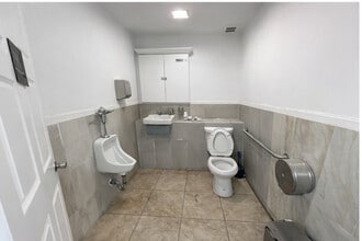 18211-18219 Jamaica Ave, Jamaica, NY à louer Photo intérieure– Image 2 sur 4