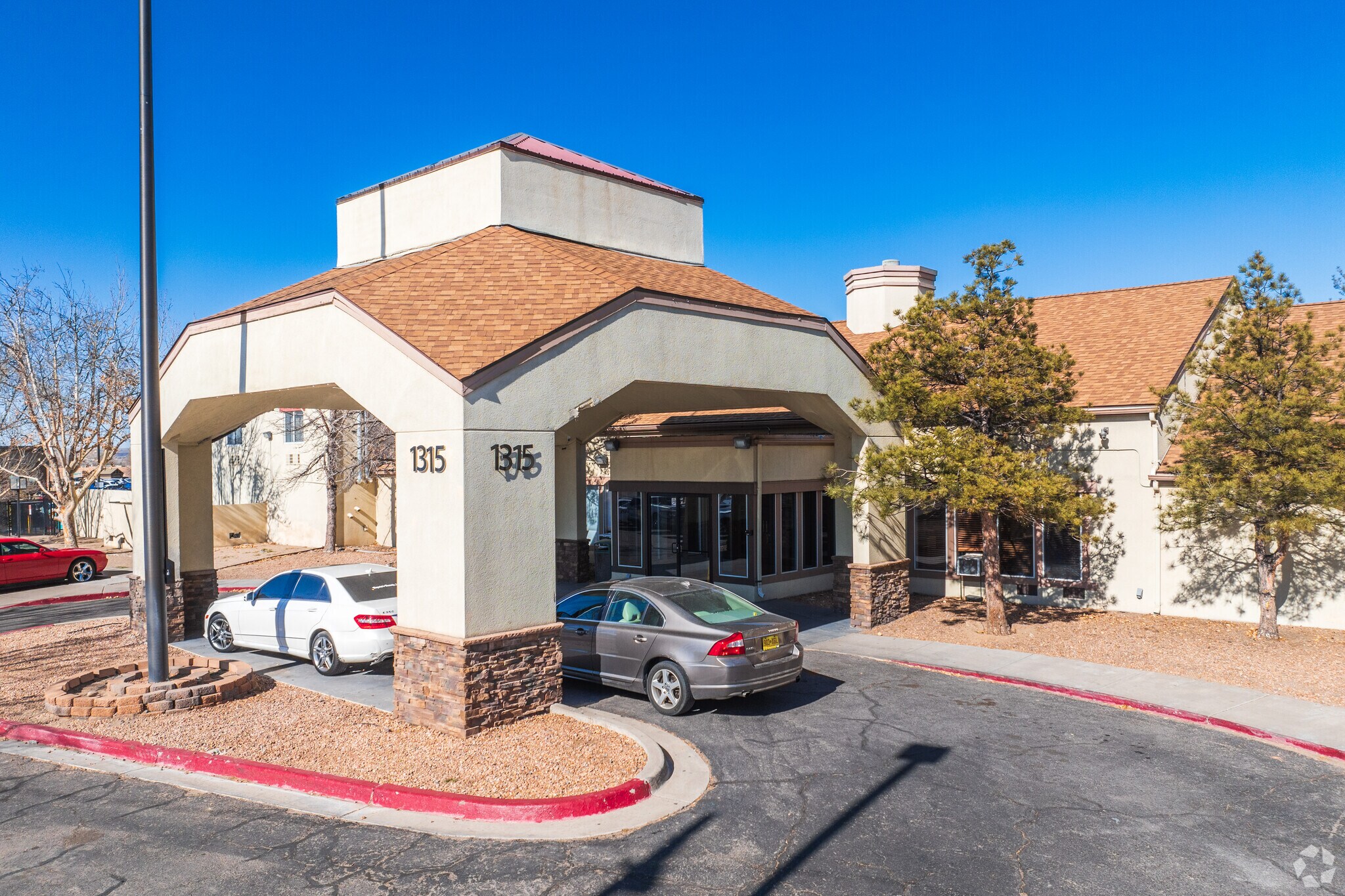 1315 Menaul Blvd NE, Albuquerque, NM à vendre Photo de l’immeuble– Image 1 sur 31