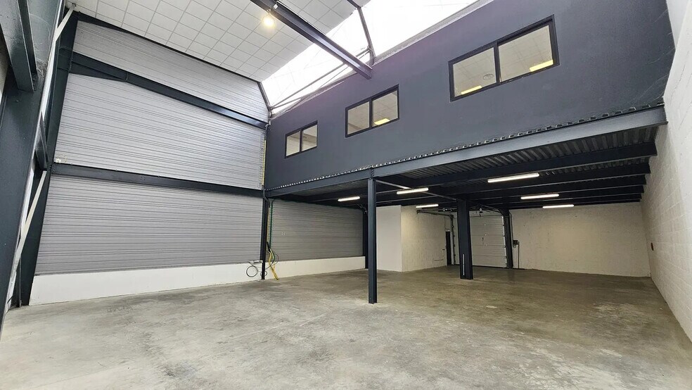 Local d’activités dans Collégien à louer - Photo intérieure – Image 1 sur 16