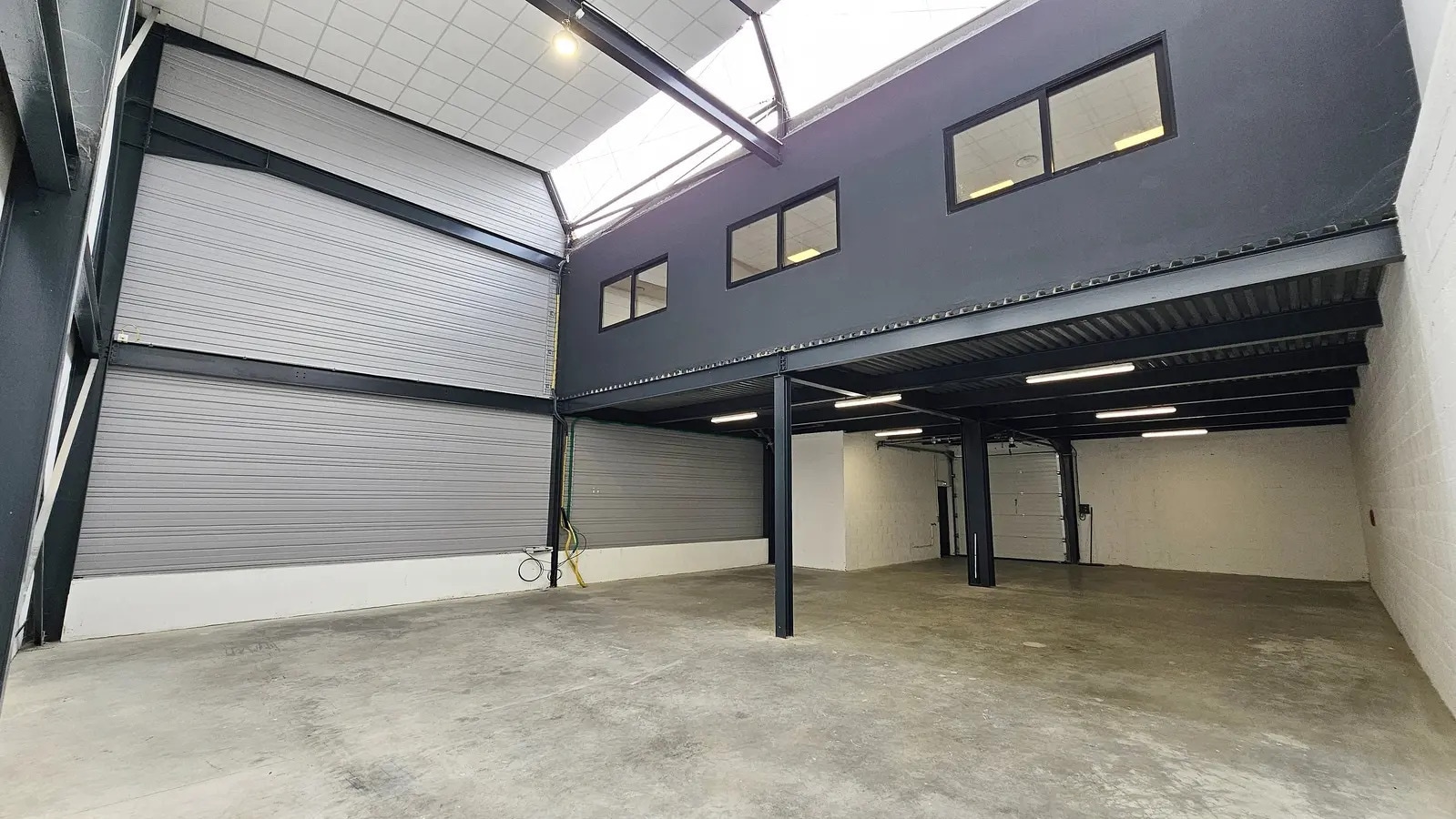 Local d’activités dans Collégien à louer Photo intérieure– Image 1 sur 17