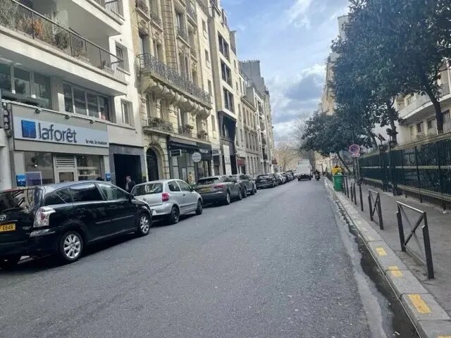 Local commercial dans Paris à vendre - Photo de l’immeuble – Image 3 sur 4