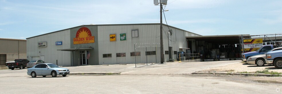 3010 Aniol Rd, San Antonio, TX à louer - Photo de l’immeuble – Image 3 sur 4