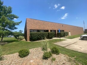 1 Corporate Center Dr W, Broadview Heights, OH à louer Photo intérieure– Image 1 sur 12