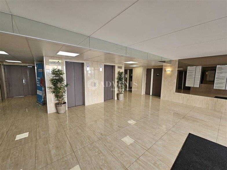 1 Voie Felix Eboue, Créteil à louer - Hall d’entrée – Image 3 sur 10