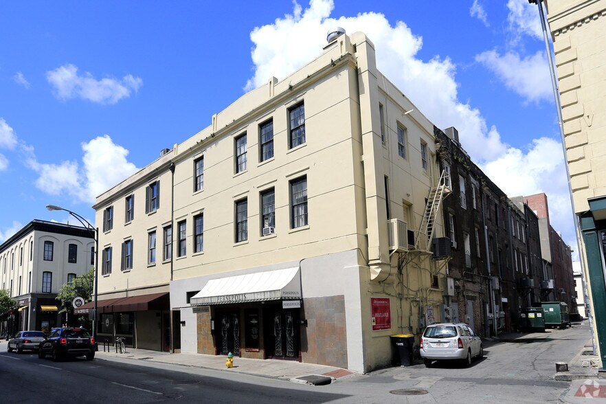 41 Whitaker St, Savannah, GA à louer - Photo de l’immeuble – Image 1 sur 8