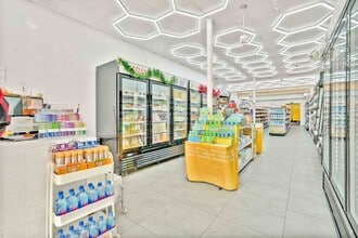 36-17 30th Ave, Astoria, NY à louer Photo intérieure– Image 1 sur 2