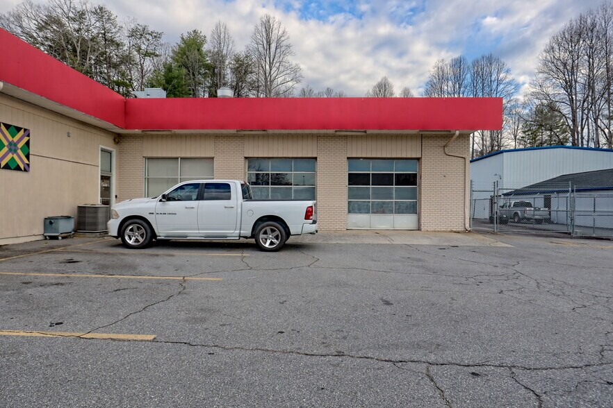 146 US-64, Hayesville, NC à vendre - Photo de l’immeuble – Image 2 sur 49