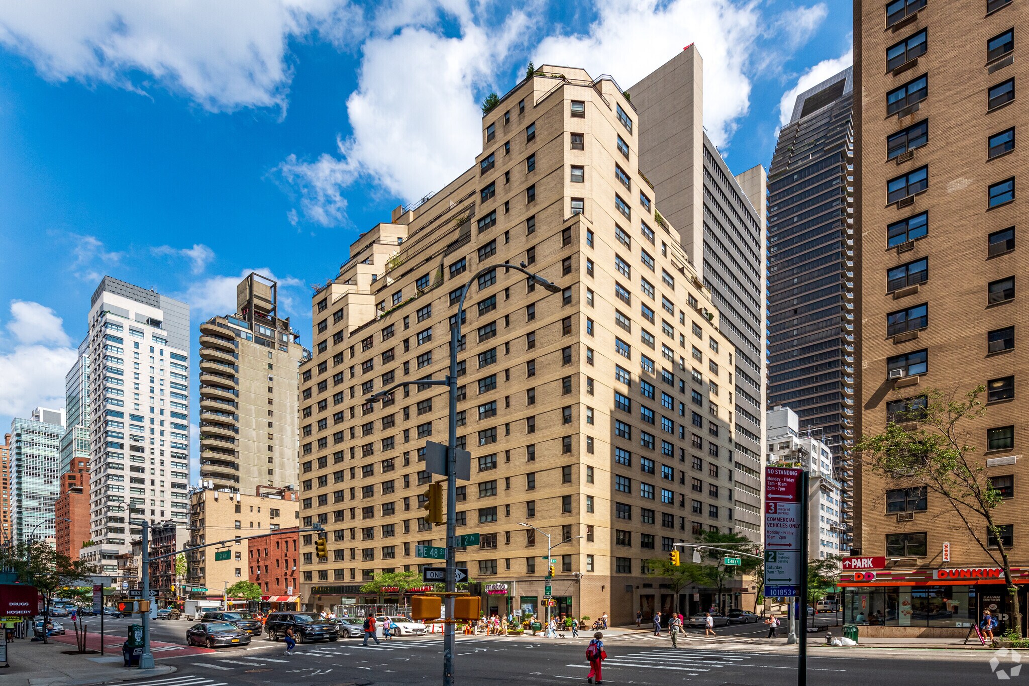 902 2nd Ave, New York, NY à louer Photo principale– Image 1 sur 5