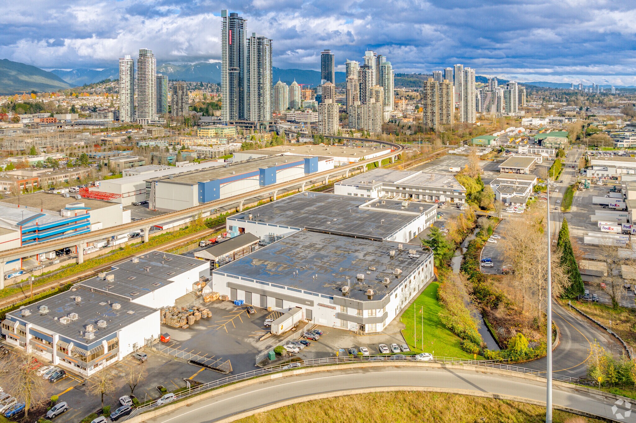 2550 Boundary Rd, Burnaby, BC à louer Aérien– Image 1 sur 19