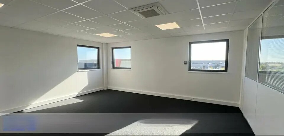 Bureau dans Le Thillay à louer - Photo intérieure – Image 3 sur 6