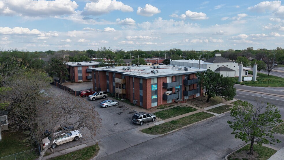 2510 E Lincoln St, Wichita, KS à vendre - Photo de l’immeuble – Image 2 sur 4