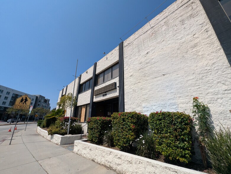 2829 N San Fernando Rd, Los Angeles, CA à louer - Photo de l’immeuble – Image 2 sur 10