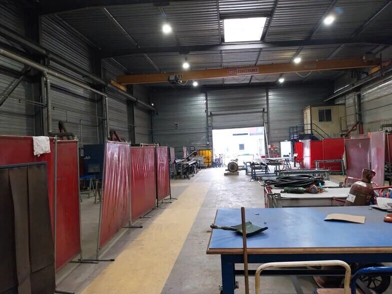 Industriel/Logistique dans SAINT-VIGOR-D'YMONVILLE à louer - Photo de l’immeuble – Image 3 sur 5