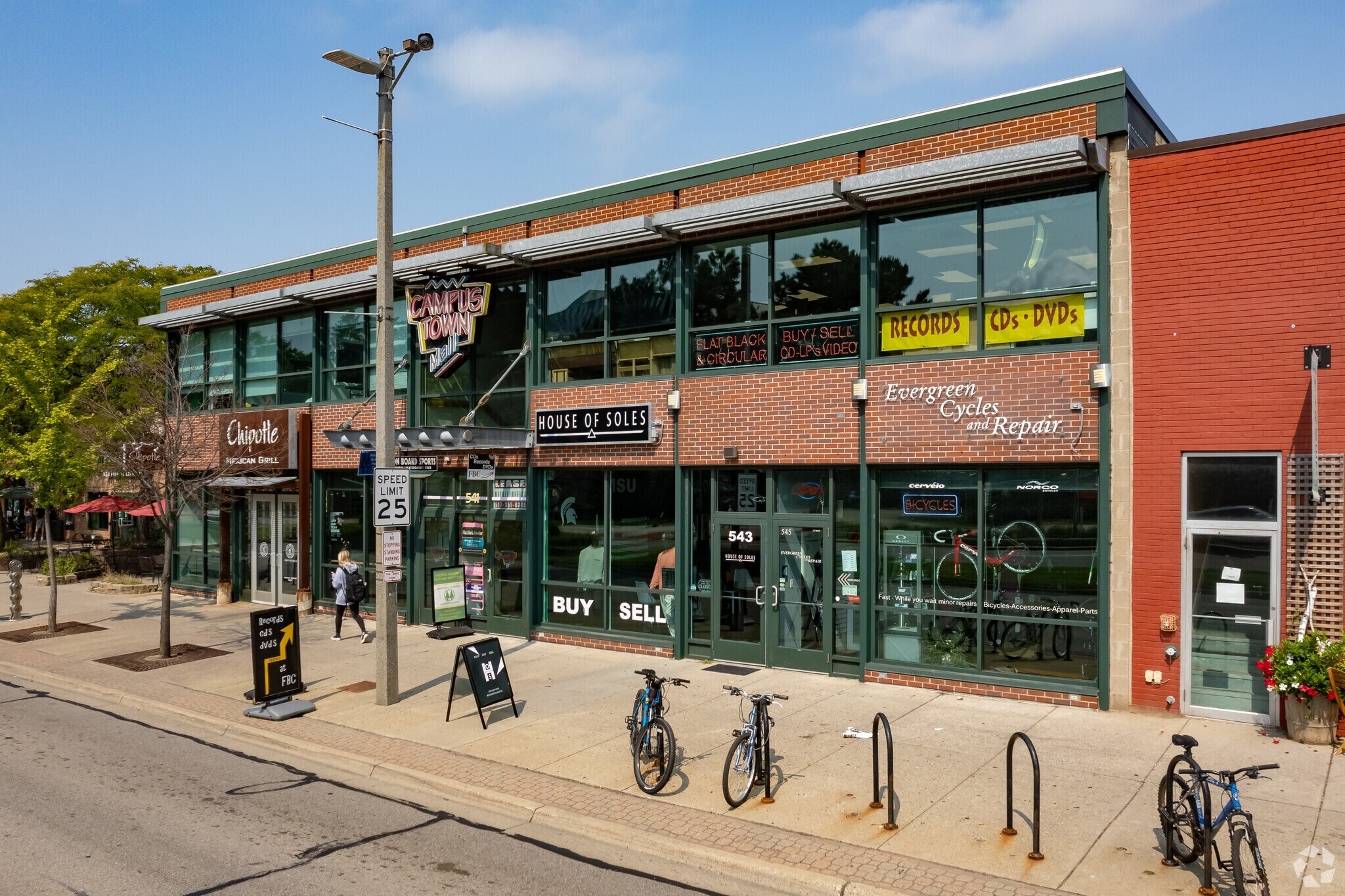 537-545 E Grand River Ave, East Lansing, MI à louer Photo principale– Image 1 sur 10