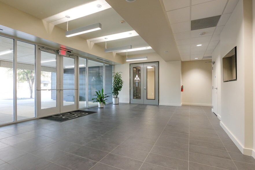 8610 Broadway St, San Antonio, TX à louer - Hall d’entrée – Image 3 sur 11