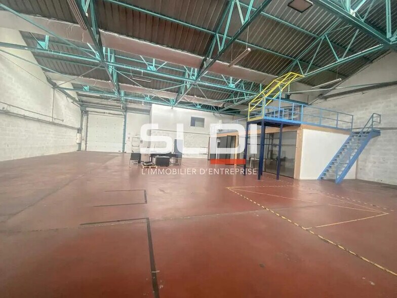 Local d’activités dans Villeurbanne à louer - Photo de l’immeuble – Image 1 sur 8