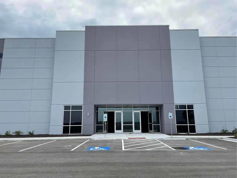 9870 Britton St, Lenexa, KS à louer - Photo principale – Image 1 sur 1