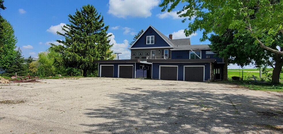 685 Lois Dr, Sun Prairie, WI à vendre - Photo principale – Image 1 sur 14