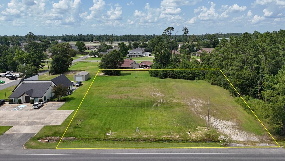 1021 Tan Tara Cir, Lake Charles, LA à vendre - Photo de l’immeuble – Image 2 sur 7