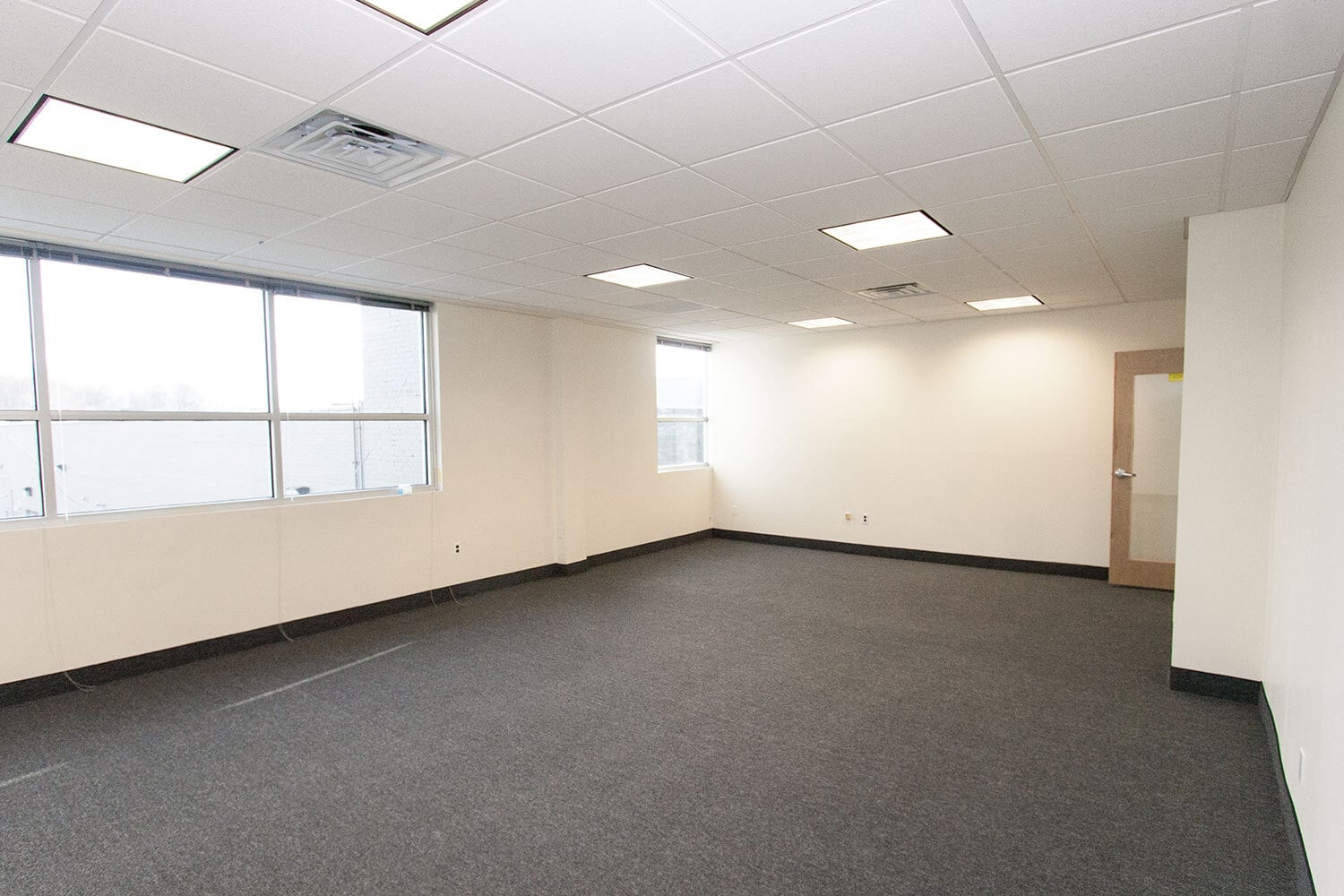 471 S Oxford Valley Rd, Fairless Hills, PA à louer Photo intérieure– Image 1 sur 4